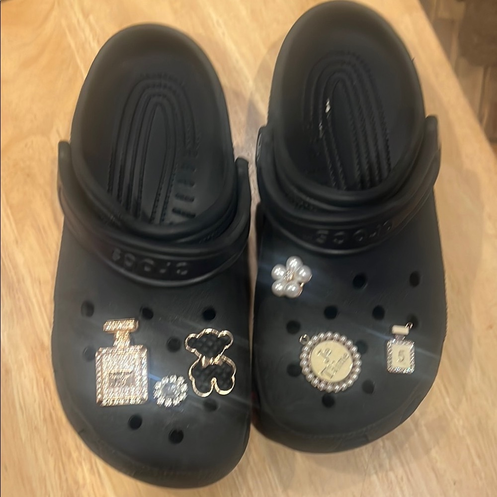 Crocs women  Black Clogs with Charms